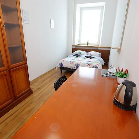 Fantastic Waw - C19 Room E Варшава Экстерьер фото